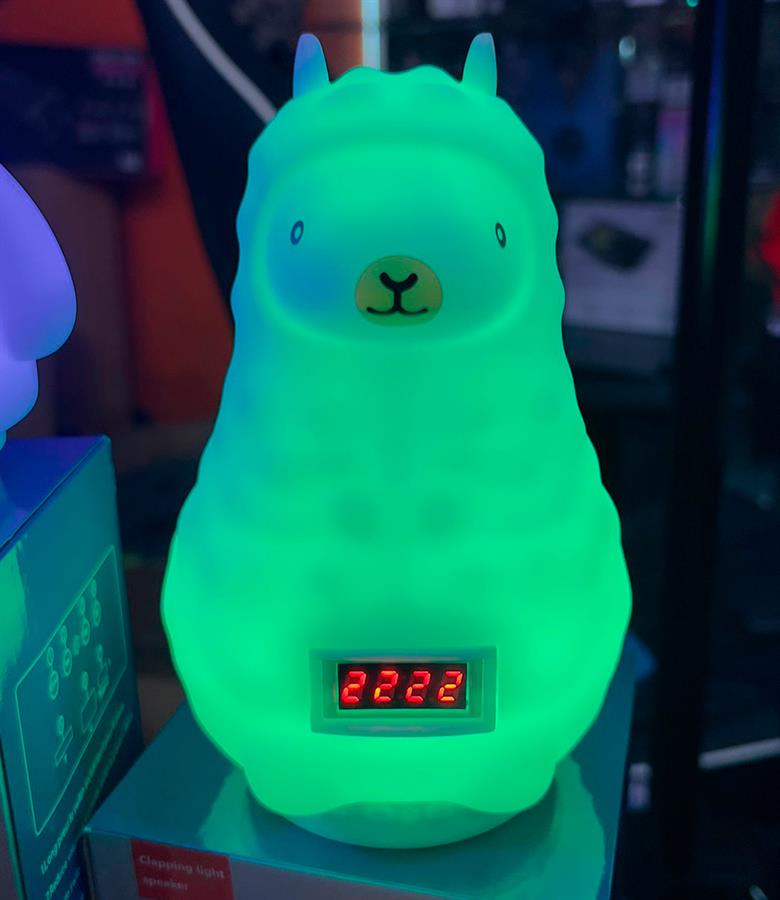 Lampara De Noche Con Reloj y Parlante Llama CH-M81