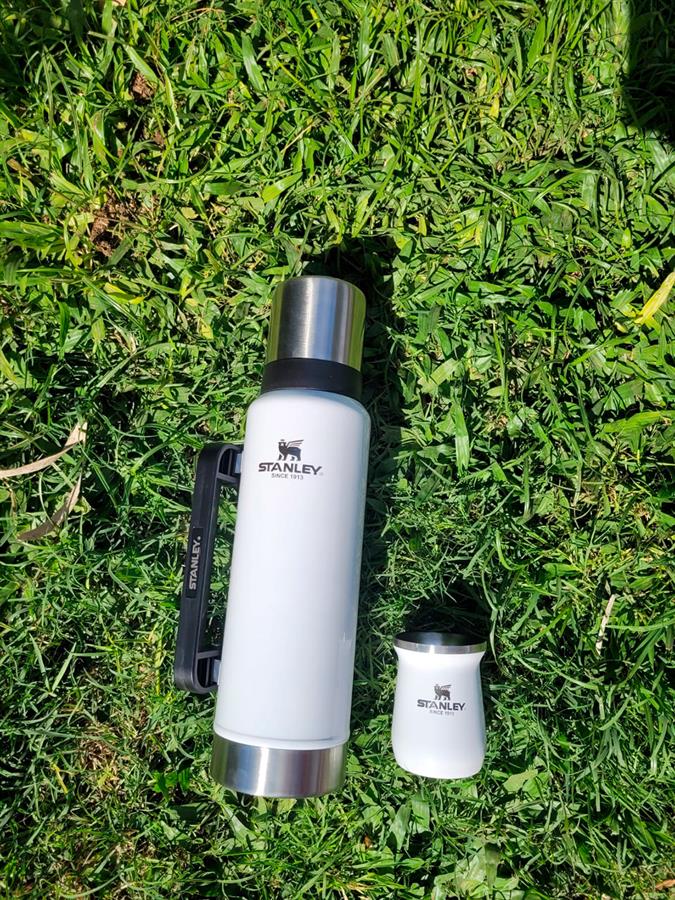 Set Matero Termo 1.3l + Mate Simil Stnley verde Blanco