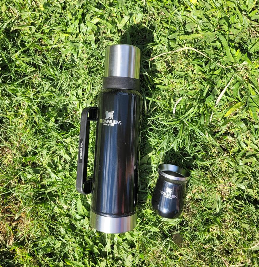 Set Matero Termo 1.3l + Mate Simil Stnley negro